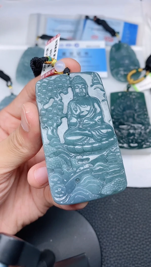 颈饰未镶嵌翡翠