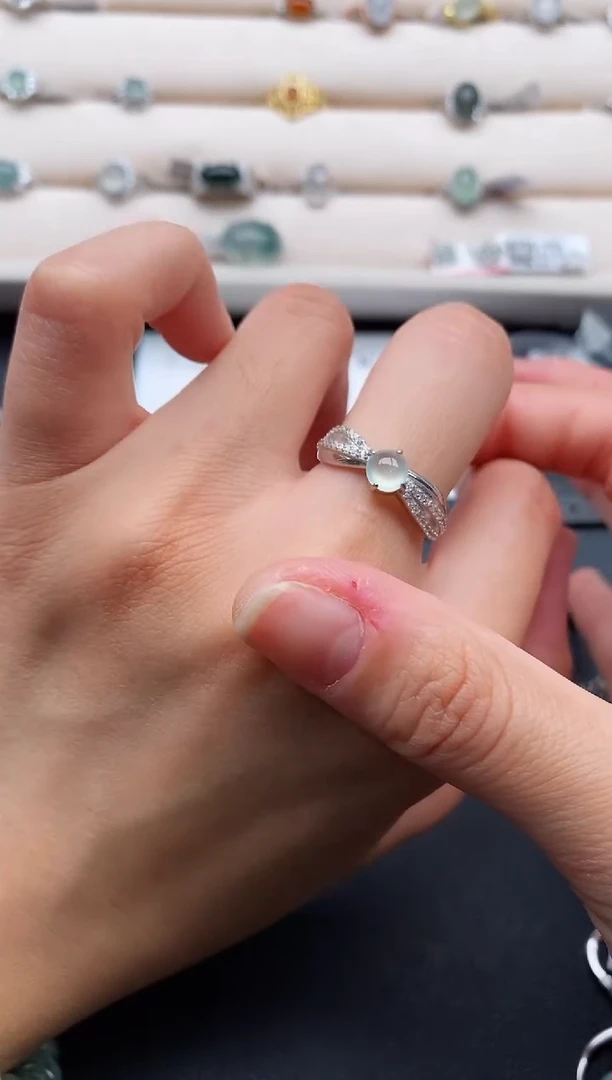 银S925镶嵌戒指翡翠666666+4