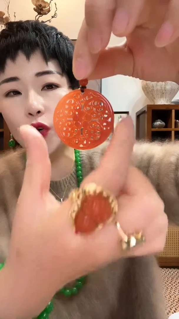 吊坠(赠链)未镶嵌翡翠748