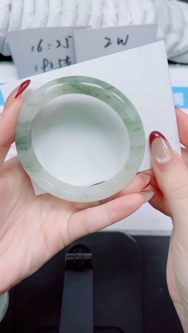 【闪购商品】石英质玉手镯未镶嵌202