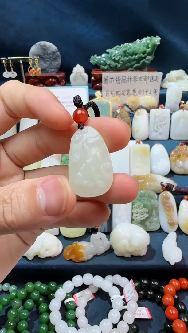 颈饰未镶嵌和田玉袁**生狗