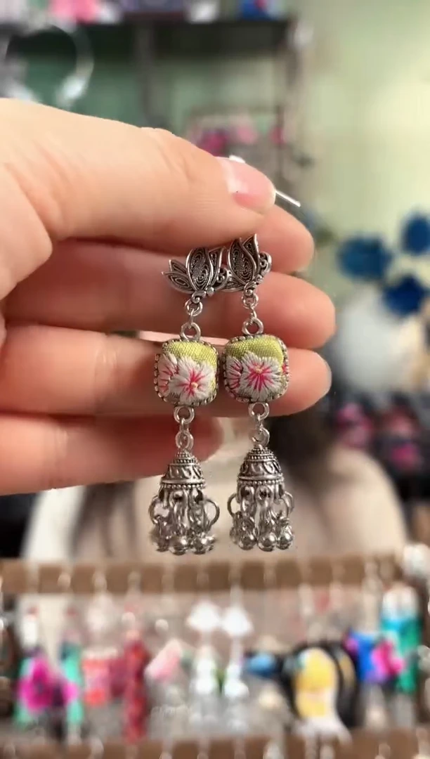 彩云南阁非遗老绣饰品504*