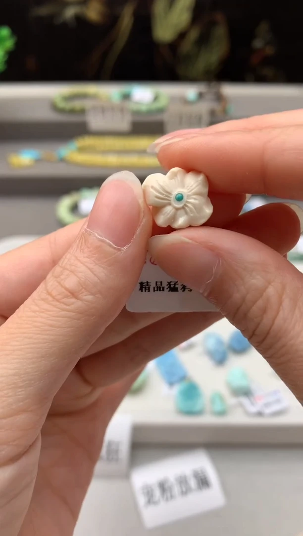 未镶嵌雕刻南红玛瑙A212