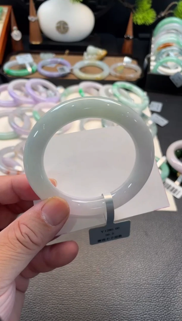 未镶嵌手镯翡翠54号链接 有纹裂 56圆条