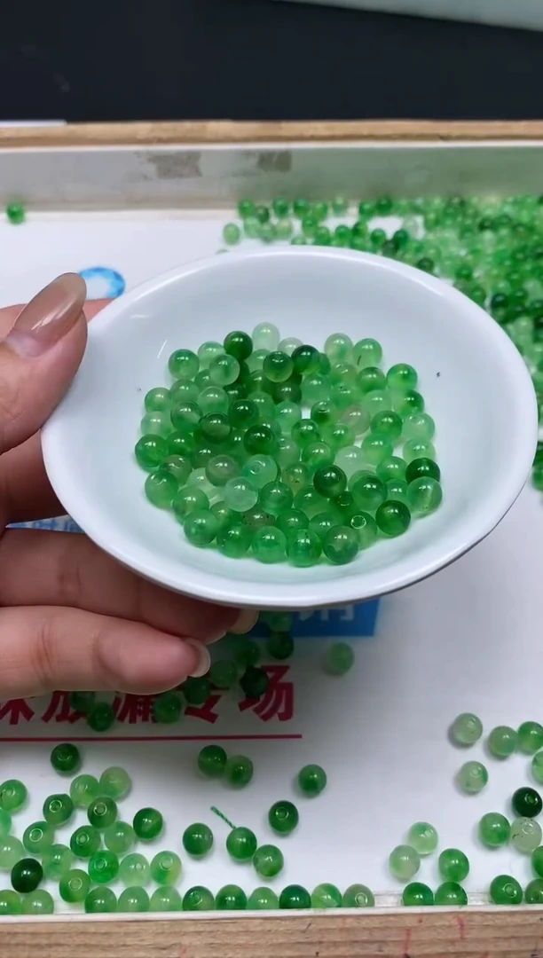 手饰独山玉未镶嵌M533精 非洲 翠6mm30个8.8元