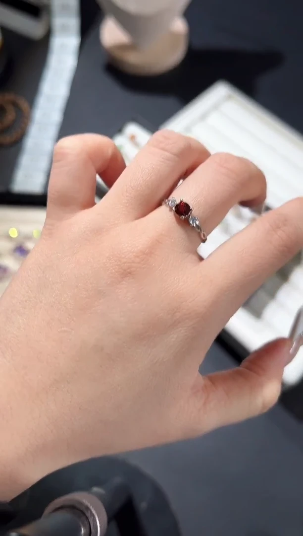 银S925镶嵌戒指石榴石35r多样性发其一【1个】