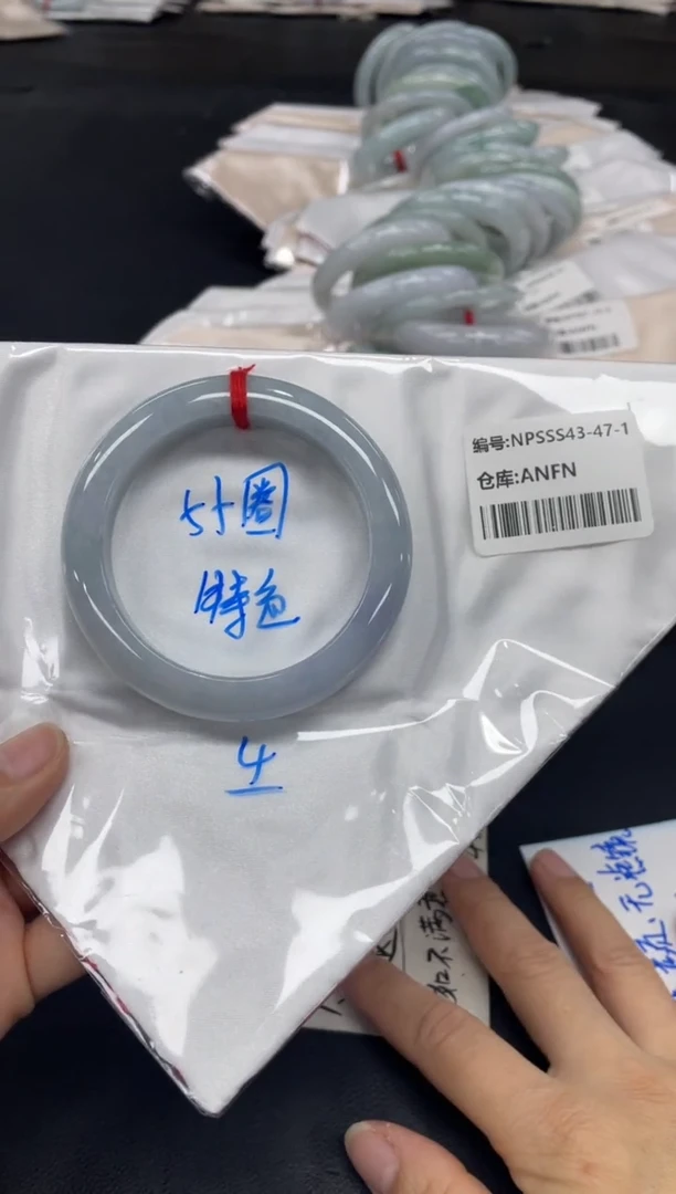 未镶嵌手镯翡翠桔**晶翡翠手镯