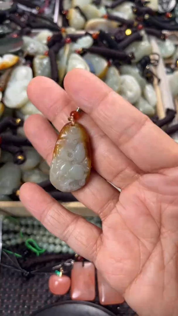 【闪购商品】和田玉颈饰未镶嵌多样性发货没有证书拍一发一有瑕