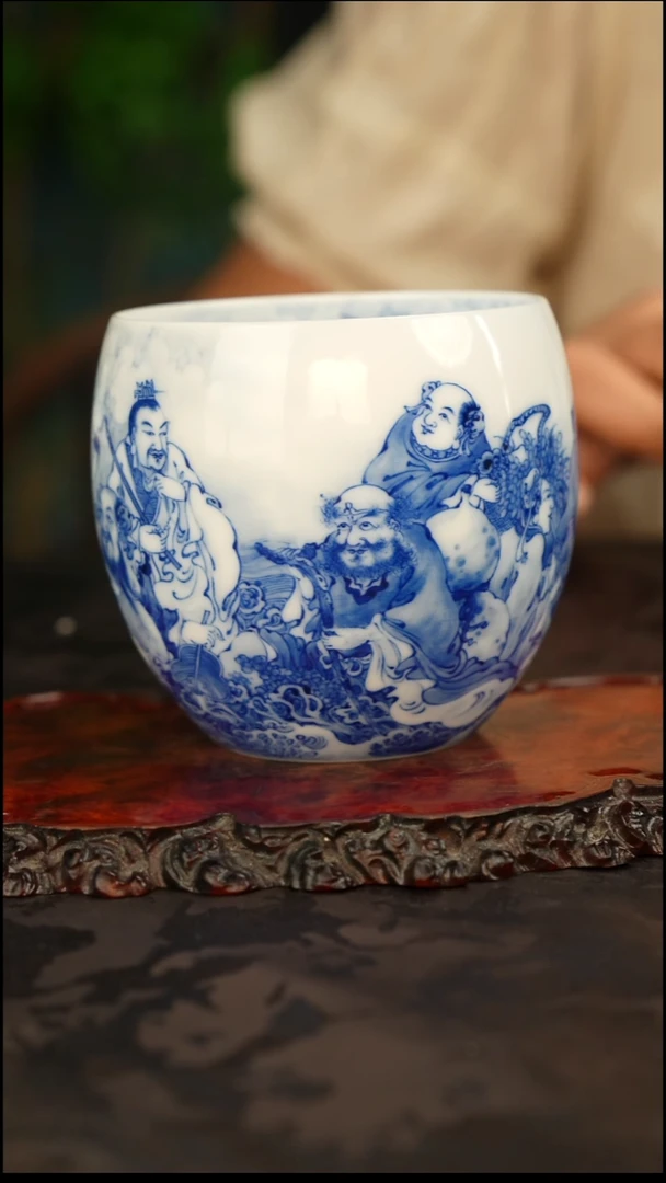 鲲**渊画堂是青花手绘八仙主人杯