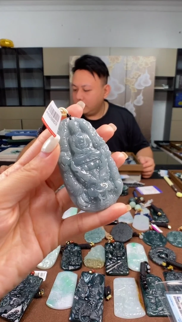 颈饰未镶嵌翡翠多样性发其一