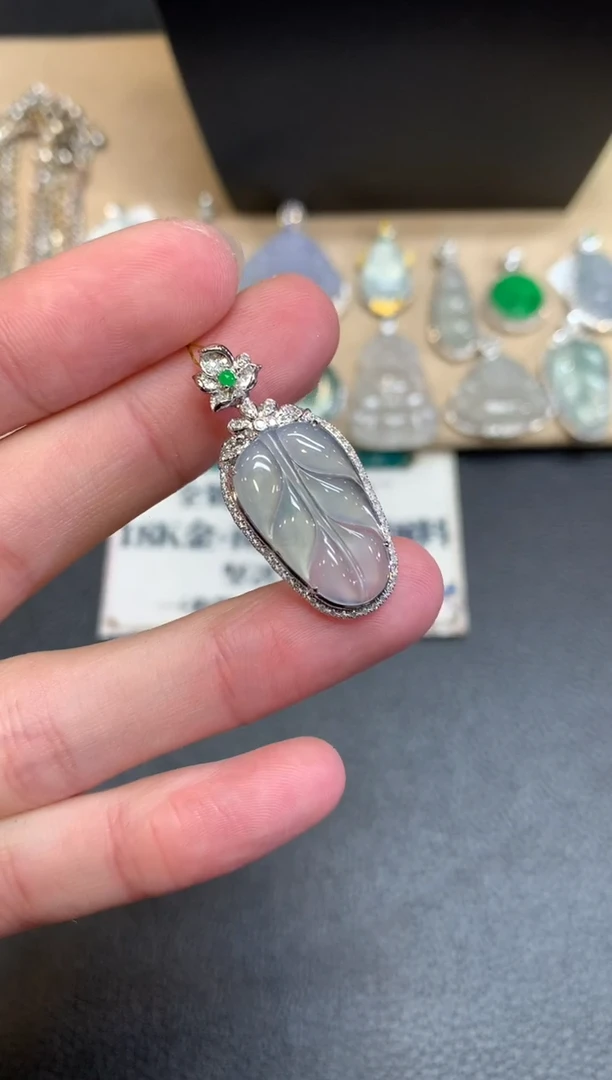 【闪购商品】翡翠颈饰18K金镶嵌叶子【无服务费】