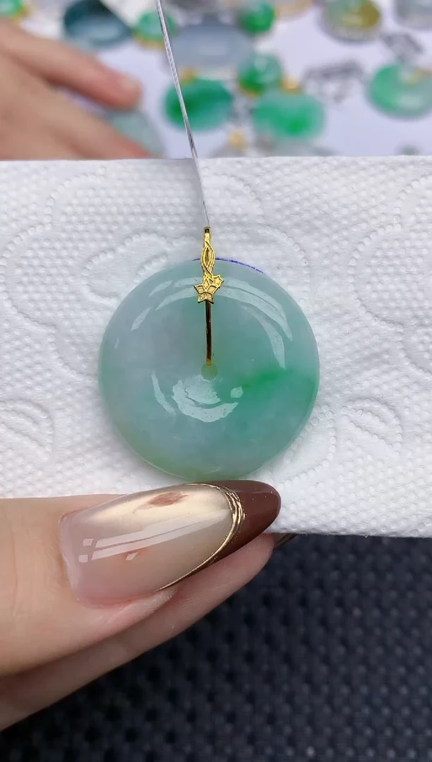 颈饰18K金镶嵌翡翠54   天然翡翠A货  百元以上9米证书费自理