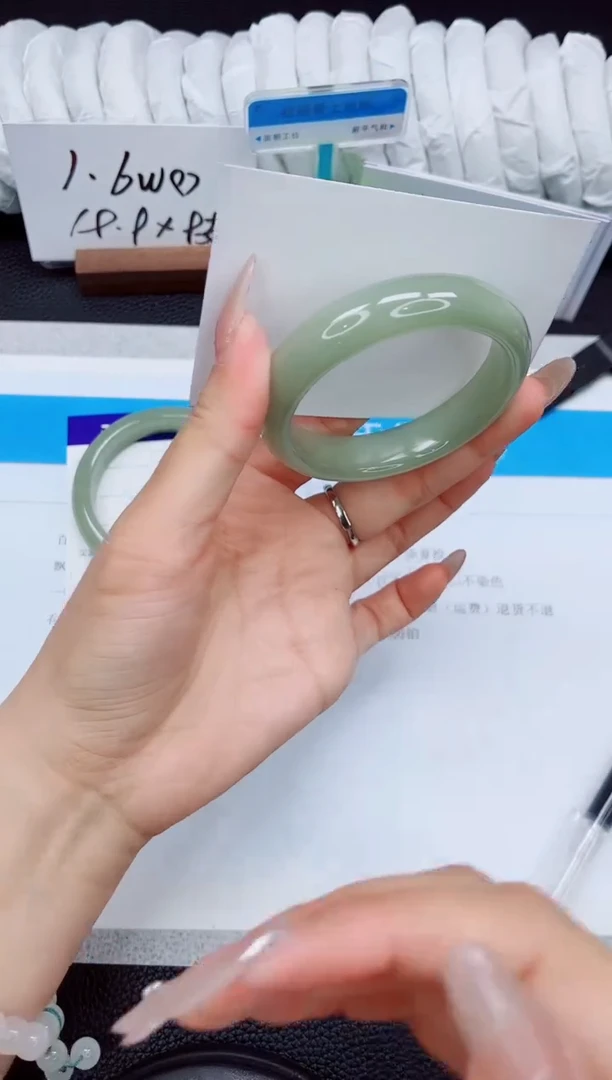 石英质玉手镯未镶嵌95-52.5