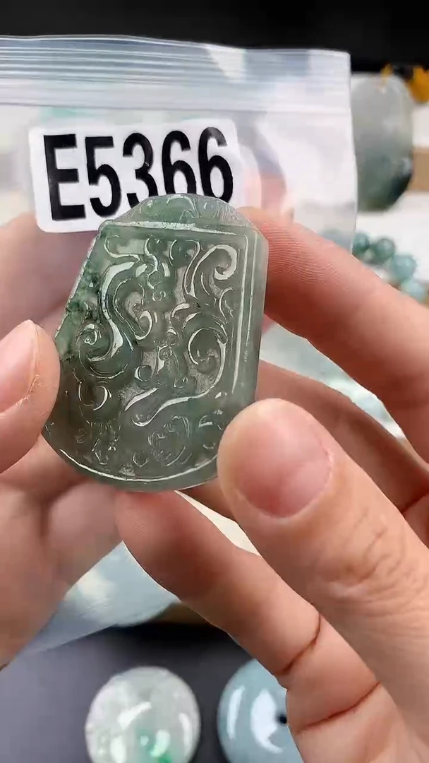 颈饰未镶嵌翡翠天然翡翠吊坠挂件