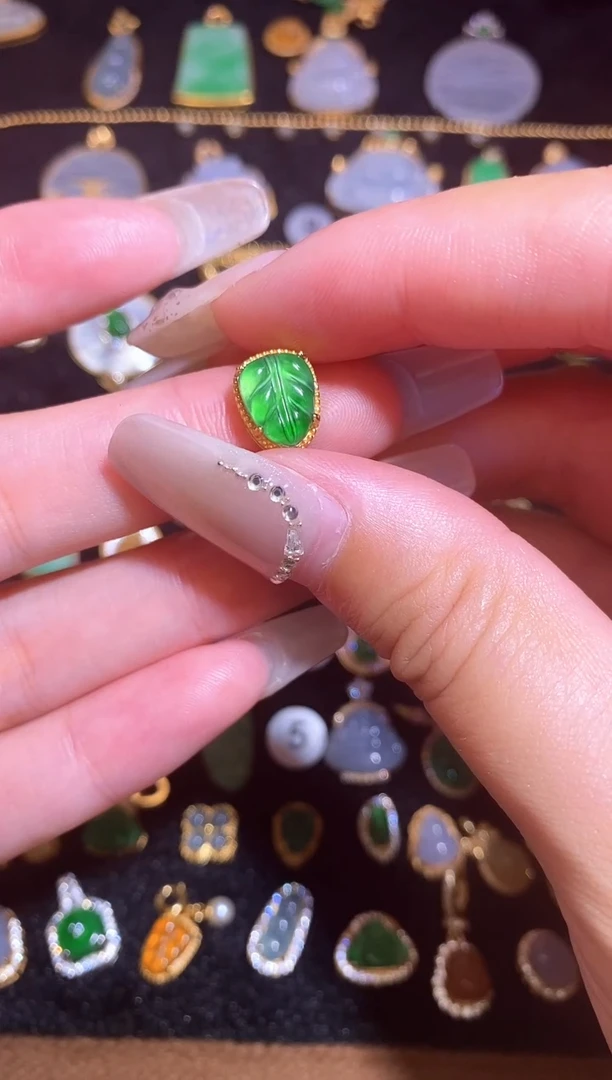 颈饰银S925镶嵌翡翠天然a货