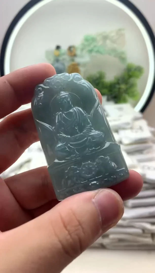 颈饰未镶嵌翡翠大日如来