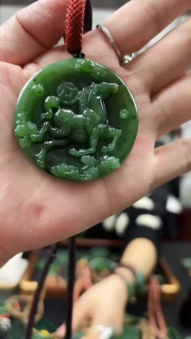 颈饰未镶嵌和田玉马