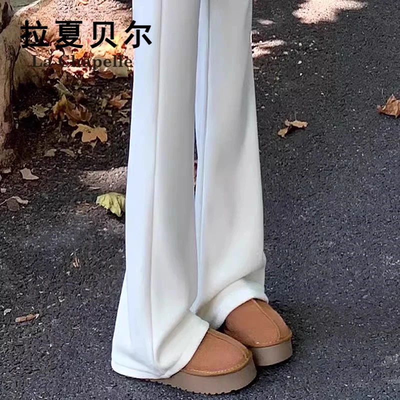 拉夏贝尔白色裤子女秋冬加绒新款潮牌休闲微喇裤显瘦拖地喇叭裤子