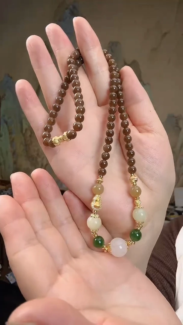 颈饰未镶嵌和田玉.