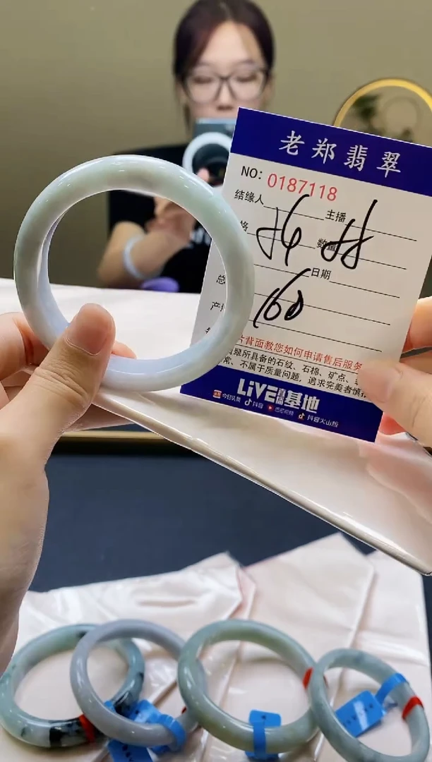 翡翠手镯未镶嵌AAAAA