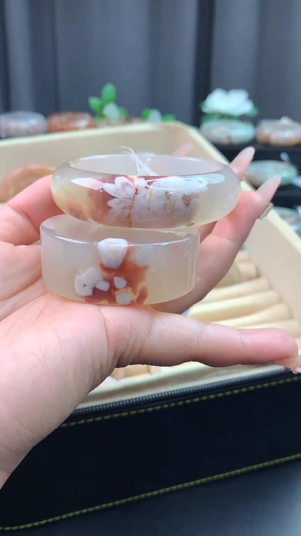 未镶嵌手镯石英质玉（56圈口）赠送镯心