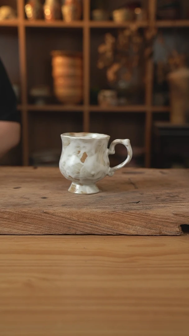 粉影系列的花口高脚咖啡杯