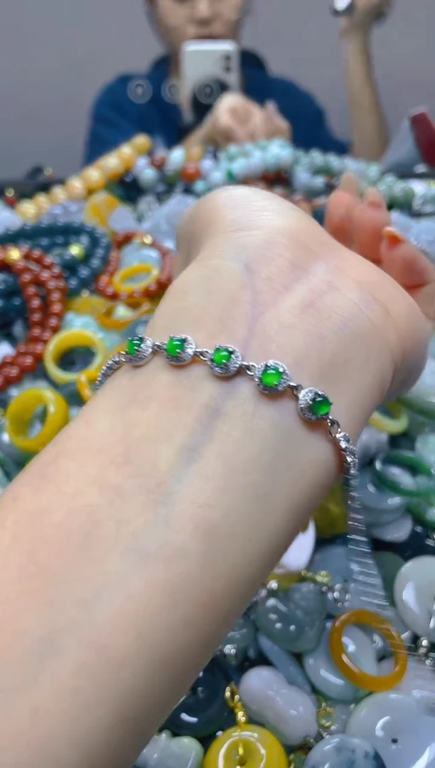 颈饰未镶嵌翡翠/T/翡翠A货，一件也是批发价