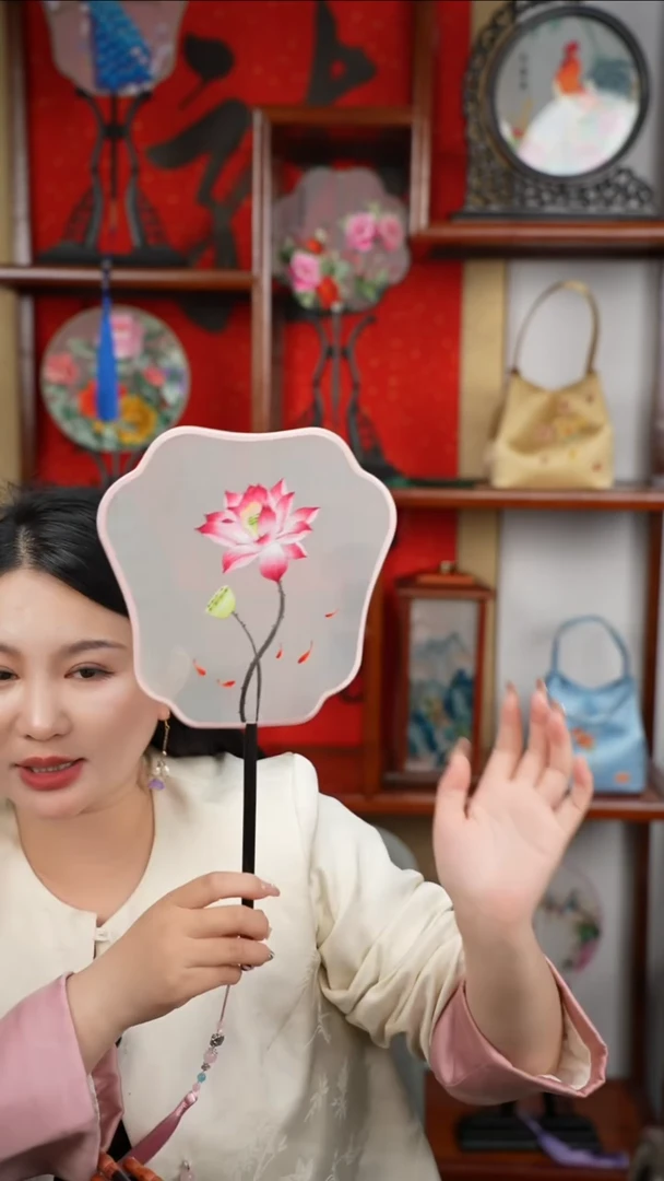 刺绣核团荷花团扇绣花