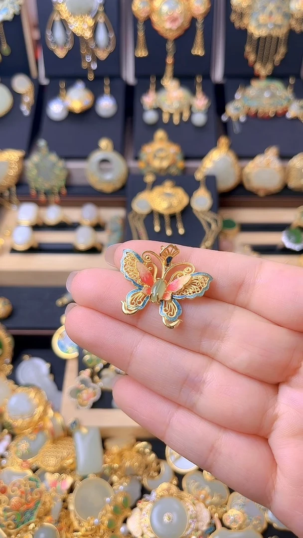 颈饰银S925镀金镶嵌和田玉花丝蝴蝶吊坠