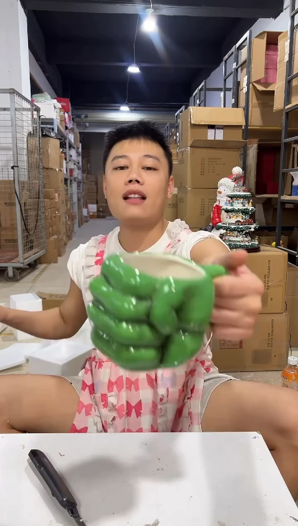 瓷片绿色拳头杯微瑕