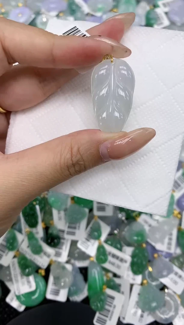 颈饰18K金镶嵌翡翠a货百元一下同包裹多件发出的只收取一单运费