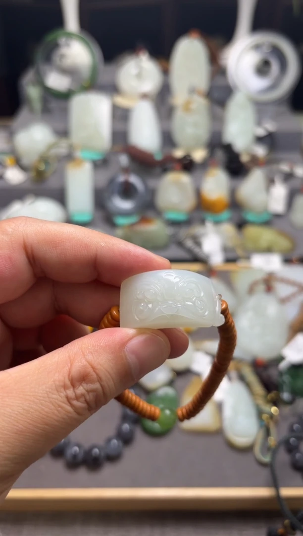 和田玉未镶嵌吊坠(不含链)手牌