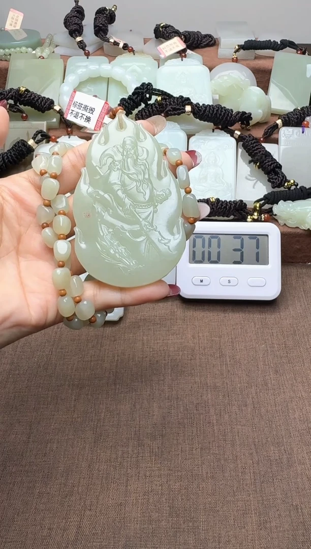 颈饰未镶嵌和田玉与**行与爱