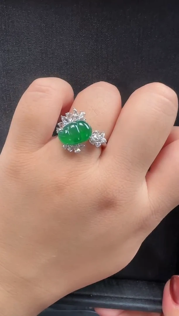 18K金镶嵌戒指翡翠028豆子一枚