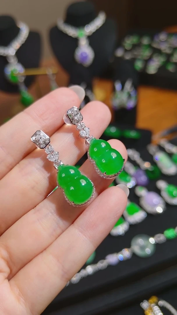 吊坠(不含链)18K金镶嵌翡翠葫芦耳坠