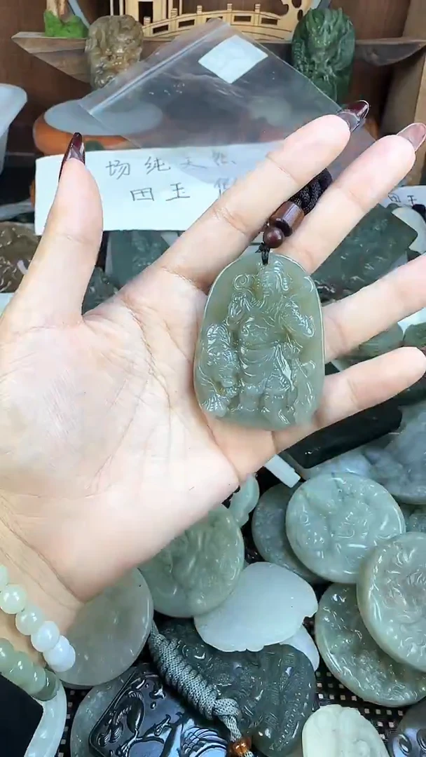颈饰未镶嵌和田玉1