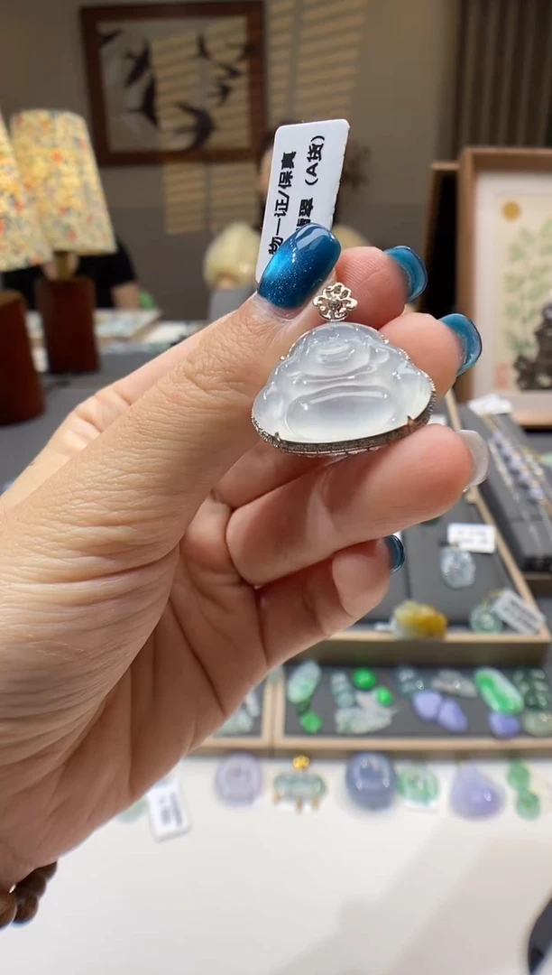 翡翠18K金镶嵌颈饰佛公