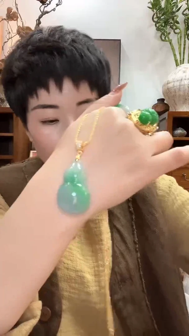 吊坠(赠链)未镶嵌翡翠407