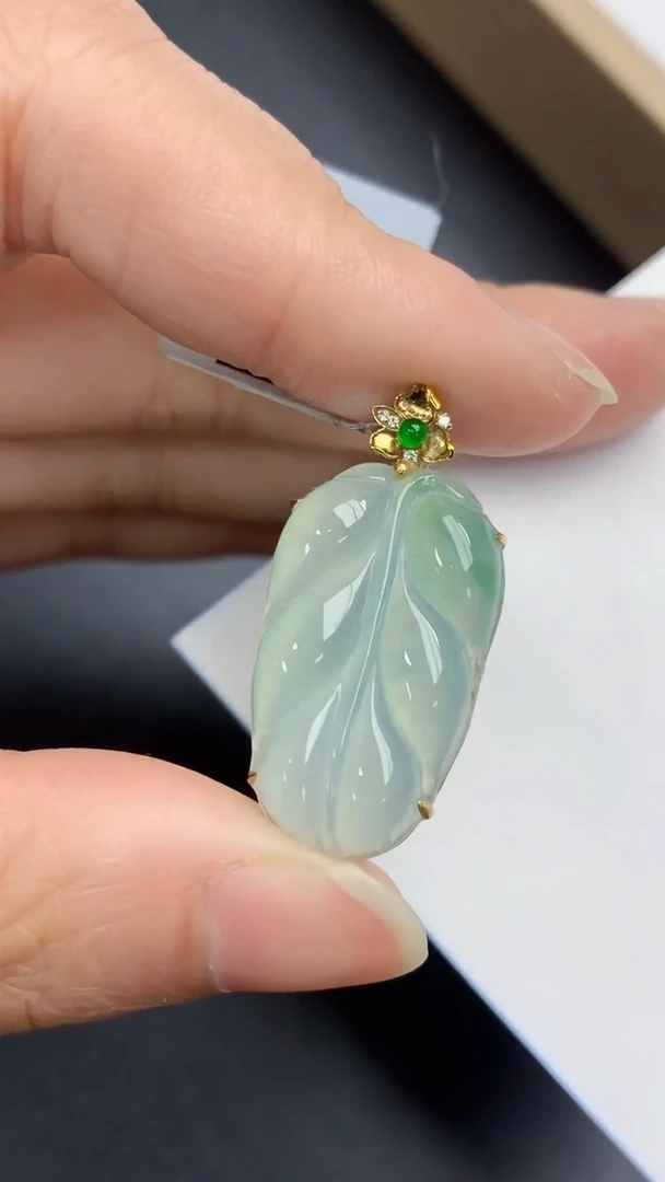 颈饰18K金镶嵌翡翠天然缅甸A货百元以上9元证书费自理