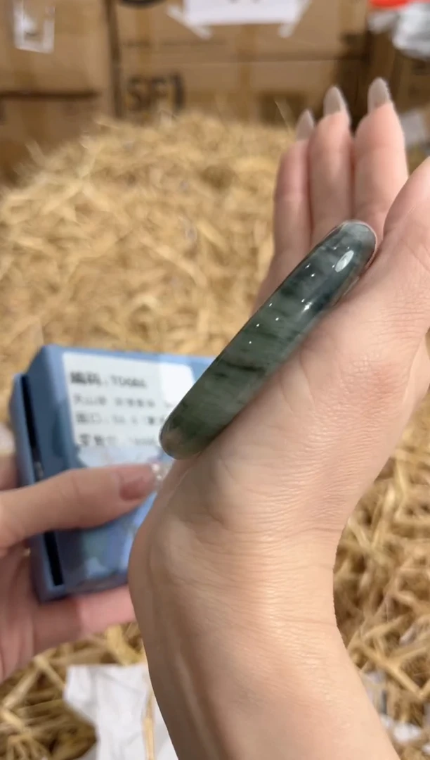 未镶嵌手镯石英质玉T0686