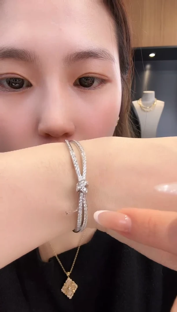 18K金镶嵌手镯钻石蝴蝶结手镯16圈口