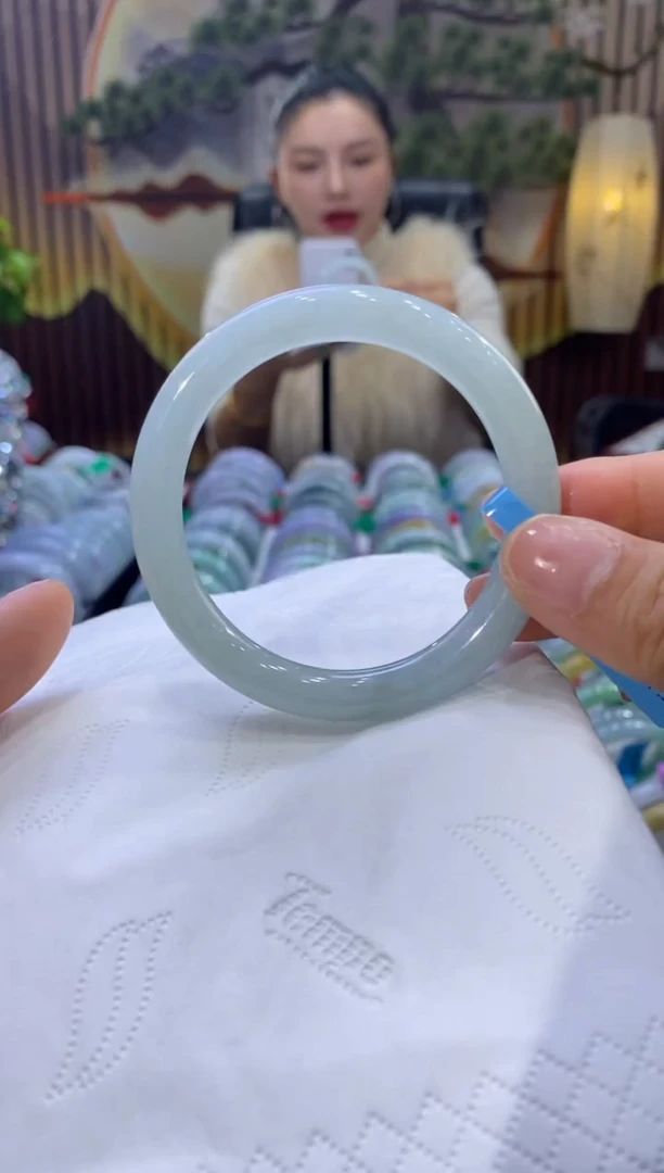 【闪购商品】翡翠手镯未镶嵌多人07764
