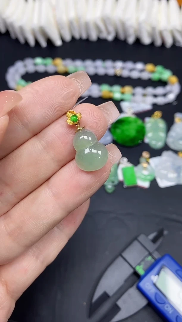 吊坠(不含链)18K金镶嵌翡翠葫芦18K金扣镶嵌@@CMT