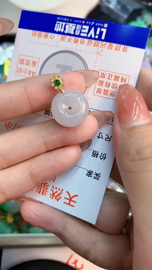 翡翠未镶嵌颈饰           1