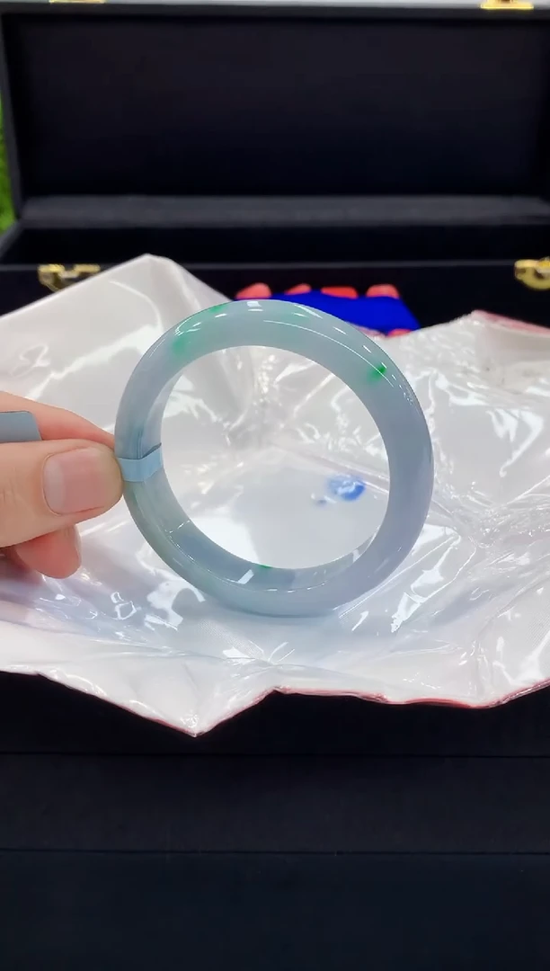 翡翠手镯未镶嵌手镯