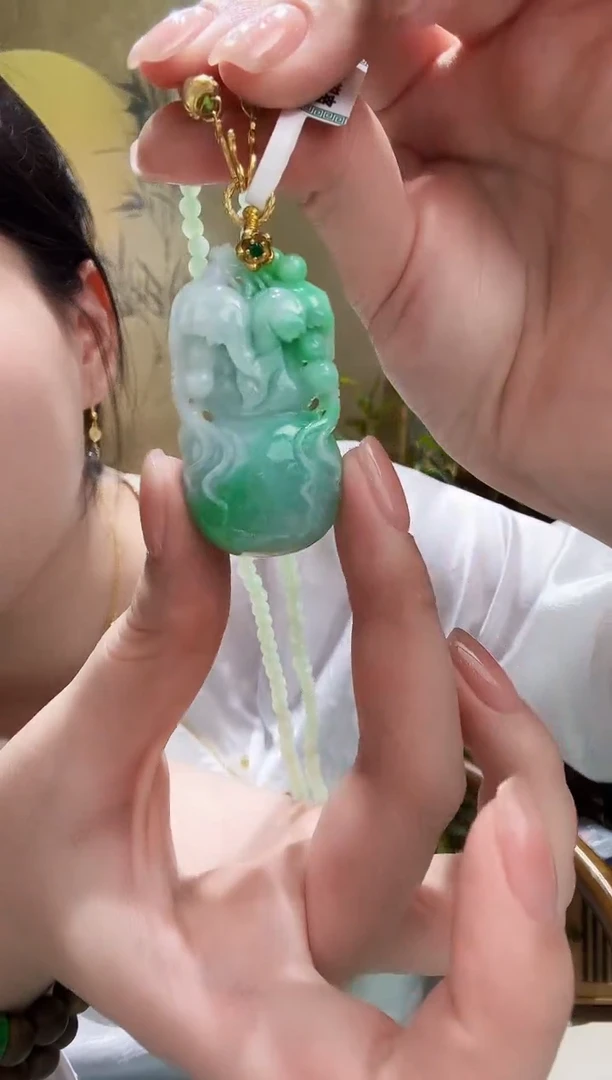 颈饰未镶嵌翡翠吊坠