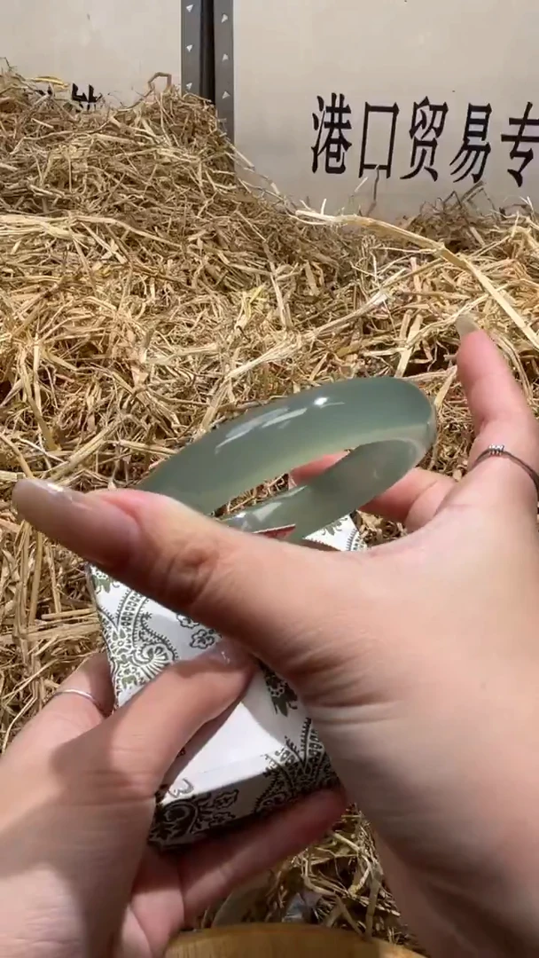 未镶嵌手镯石英质玉D1294B