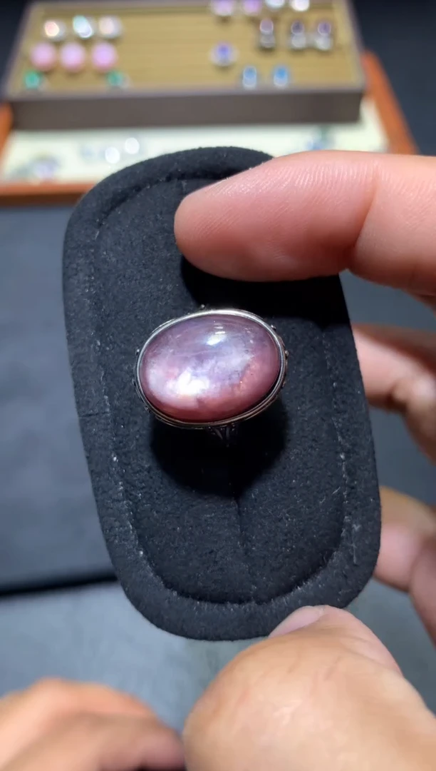 未镶嵌锂辉石紫锂云母Y43