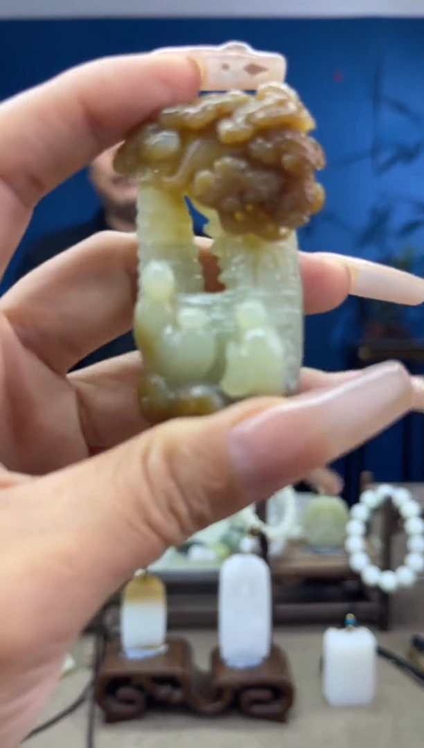和田玉未镶嵌颈饰1
