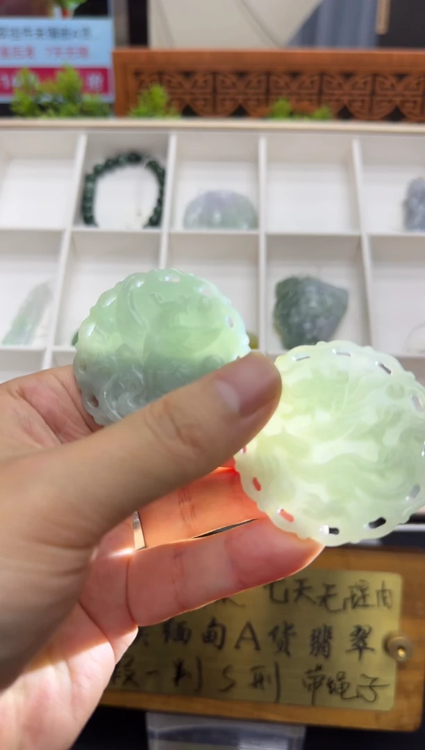 翡翠挂件未镶嵌A货翡翠多样性孤品一对